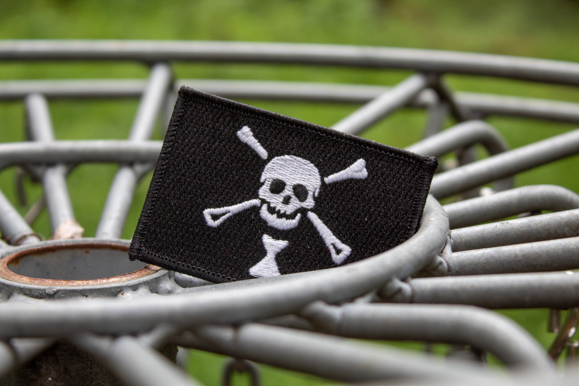 Jolly Roger Pirate Flag Disc Golf Patch - Iron-on patch